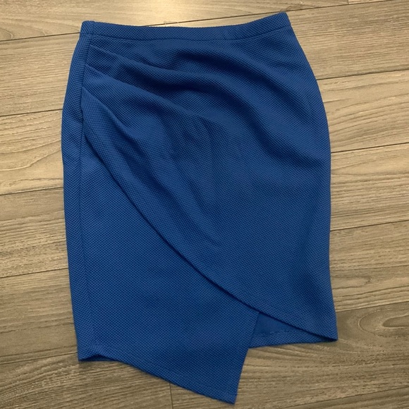 2000’s Mid-leg Blue Skirt- Never worn! - Picture 1 of 2